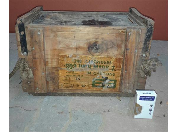 ~/upload/Lots/51505/jjnixj7v777y2/Lot 048 Antique Wood Chest_t600x450.jpg